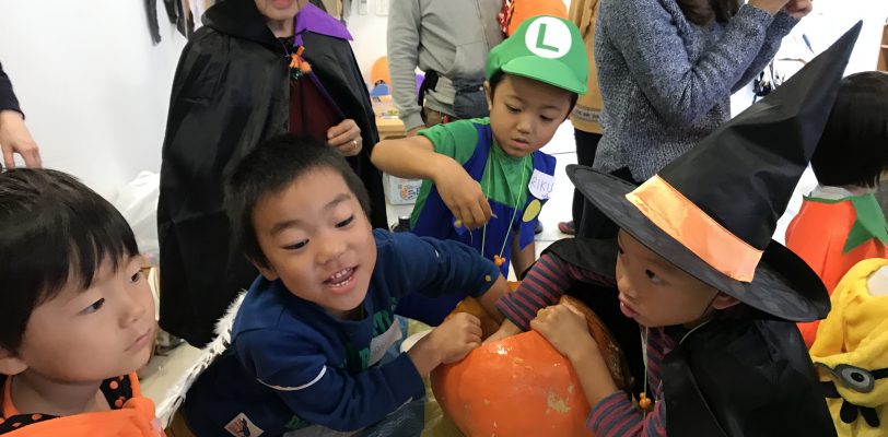 Pumpkin carving with kids. Making Jack-o-lanterns.